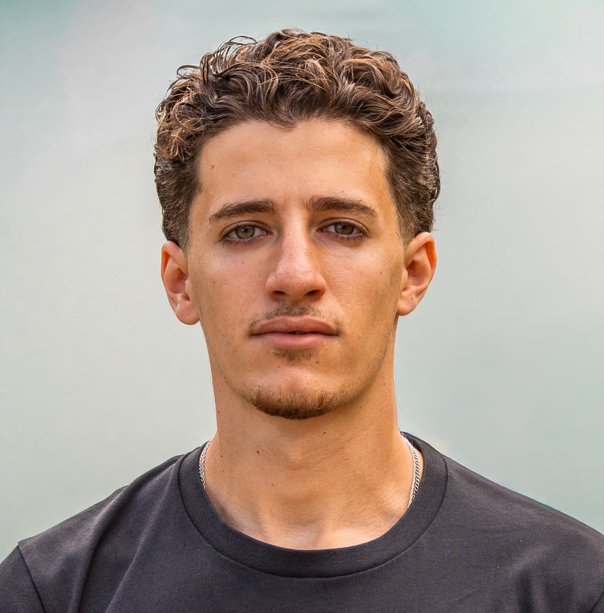 Pedro Llonch, builder of Bragi, photographed against a pale wall.